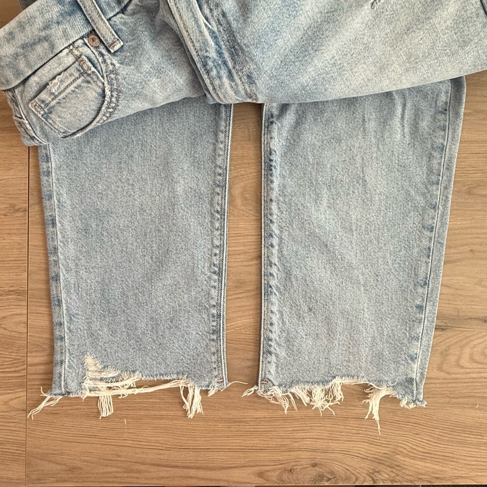 American Eagle Outfitters Light Blue Distressed Curvy Mom Jeans Sz 6 - Picture 5 of 8